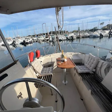 Nuit Insolite Sur Un Bateau Agde