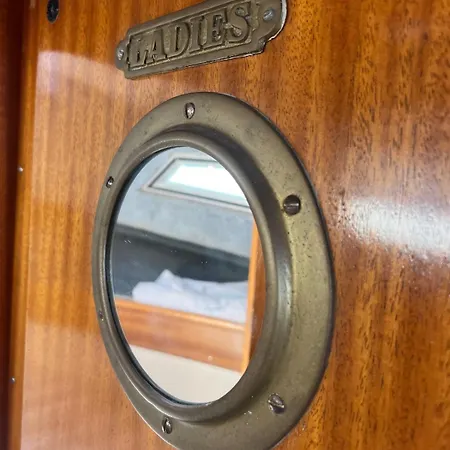 Botel Nuit Insolite Sur Un Bateau