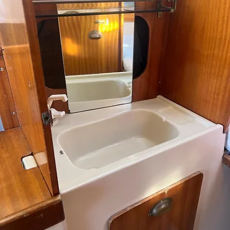 Botel Nuit Insolite Sur Un Bateau *